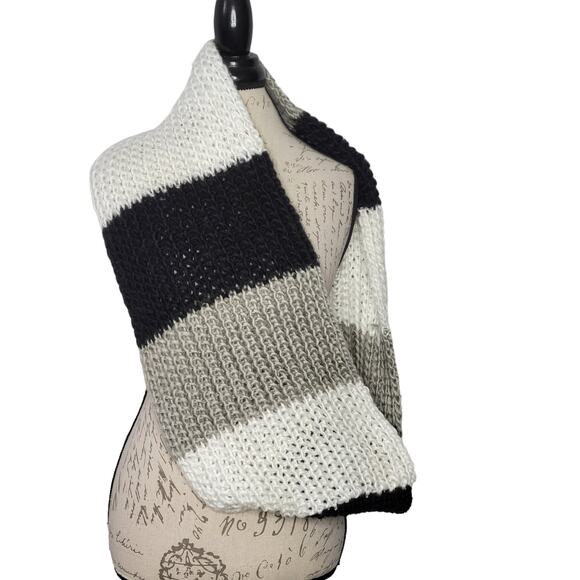 Unbranded Black, White, Gray Colorblock Loose Knit Infinity Scarf - Picture 2 of 5